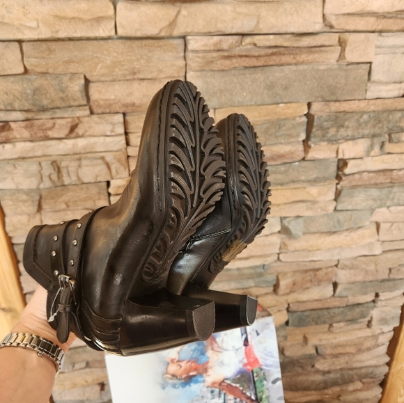 Short Bots - Picture 13 of 13